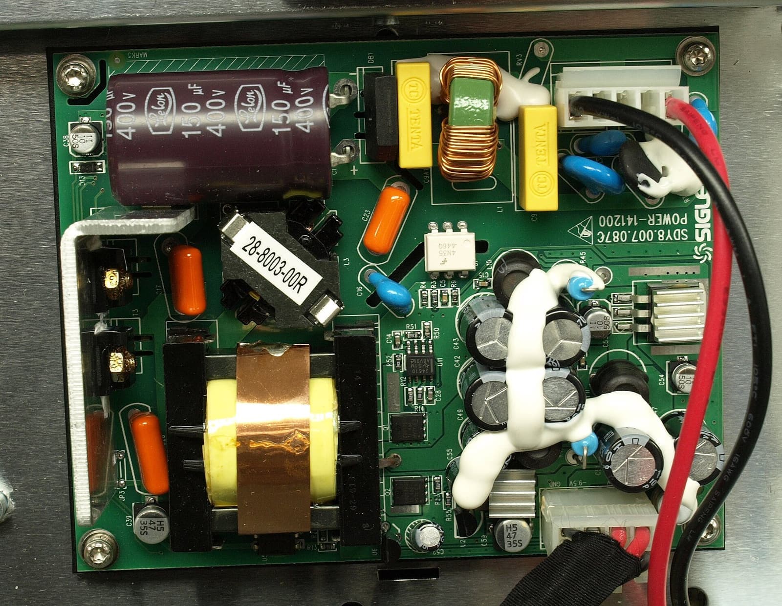 Placa de fonte com capacitores e bobinas